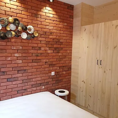 Les Iris Veranda Parcking